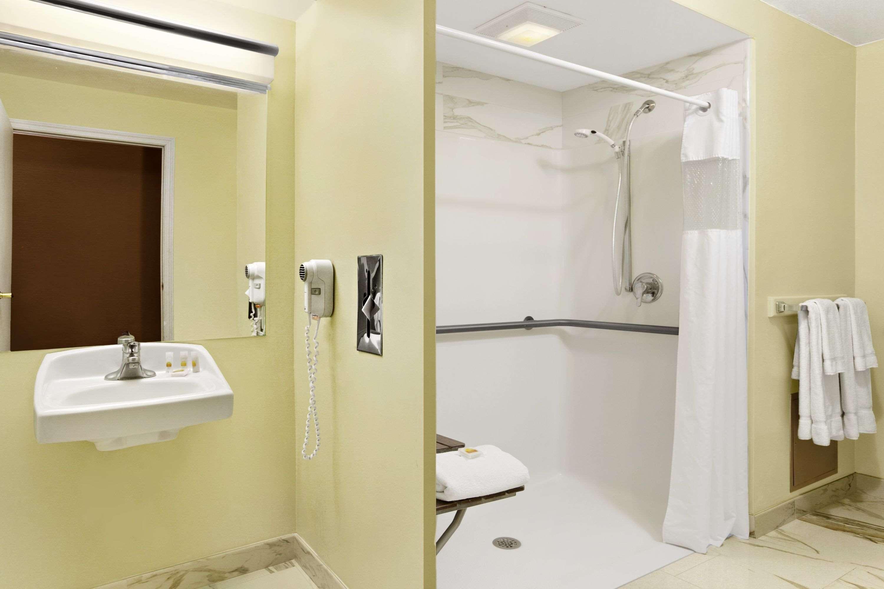 Days Inn By Wyndham Penn State State College Ngoại thất bức ảnh